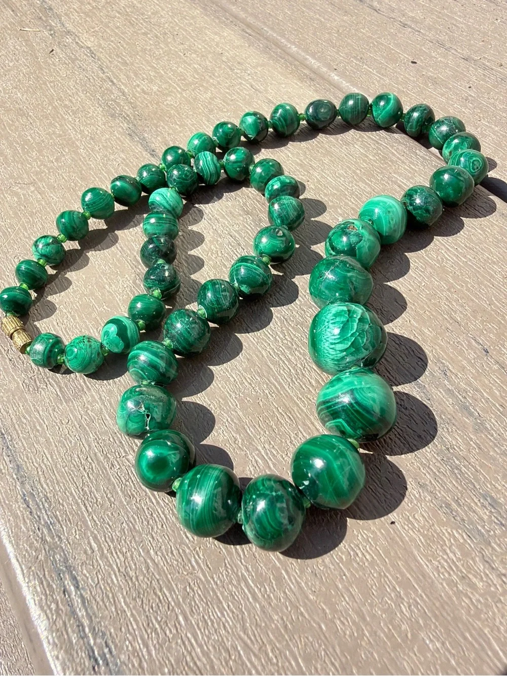 18” Vintage graduated malachite and seed bead necklace w/ gold tone clasp!